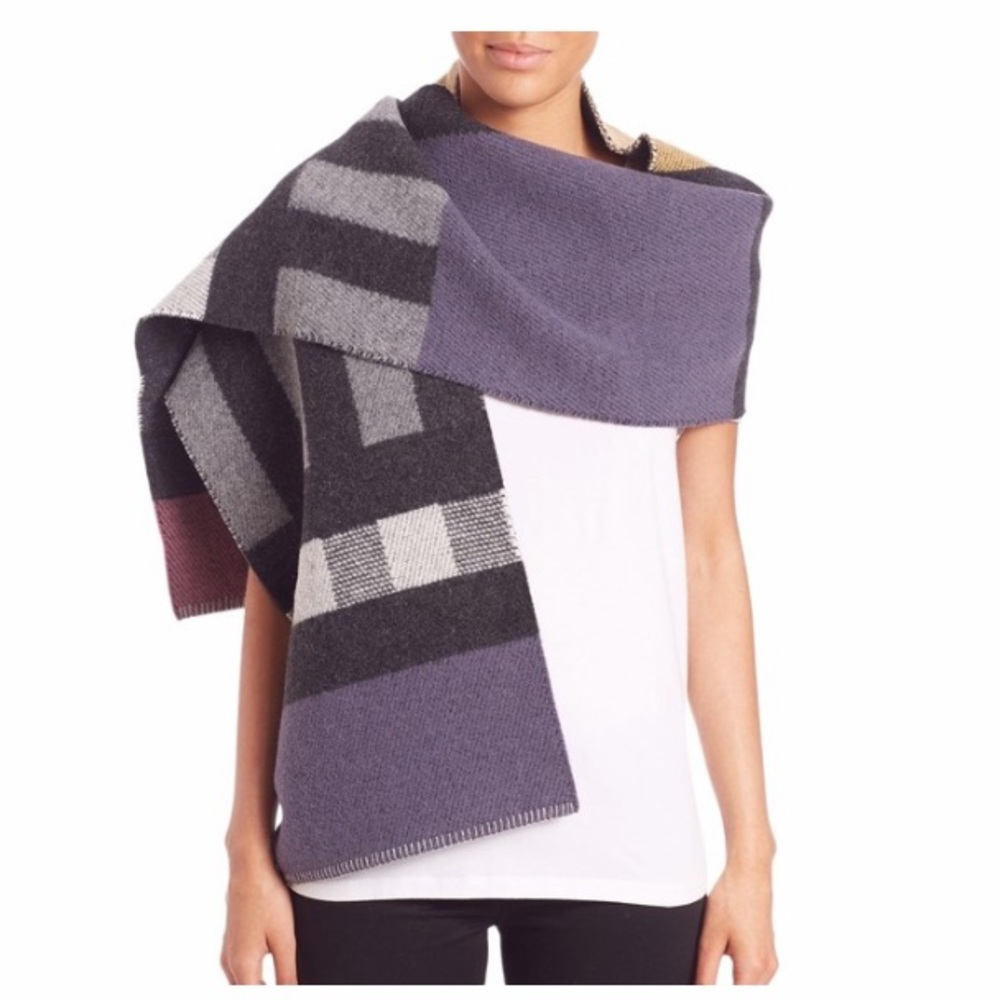 Burberry check mega Scarf. - Picture 3 of 4
